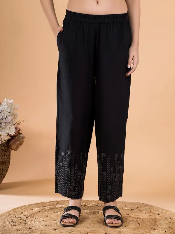 Black_Flora_Crest_Embroidered_Hem_Palazzo