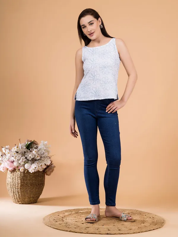 Snow_White_Daisy_Doodle_Embroidered_Top