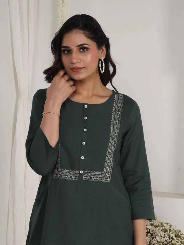 Royal_Green_Embroidered_Straight_Fit_Kurta