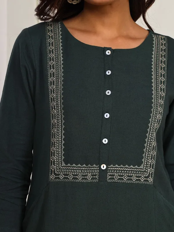 Royal_Green_Embroidered_Straight_Fit_Kurta