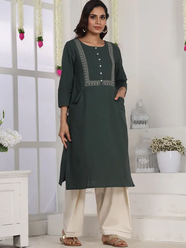 Royal_Green_Embroidered_Straight_Fit_Kurta