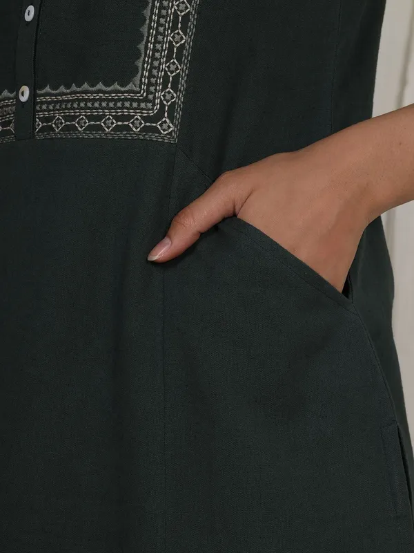 Royal_Green_Embroidered_Straight_Fit_Kurta