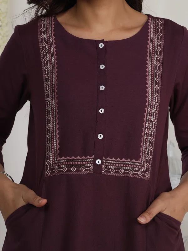 Deep_Purple_Embroidered_Straight_Fit_Kurta