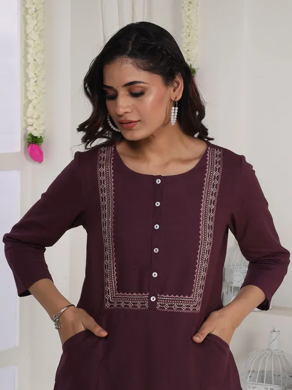 Deep_Purple_Embroidered_Straight_Fit_Kurta