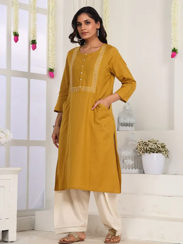 Caramel_Mustard_Embroidered_Straight_Fit_Kurta