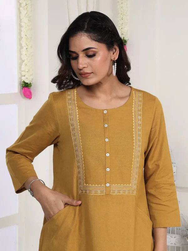 Caramel_Mustard_Embroidered_Straight_Fit_Kurta