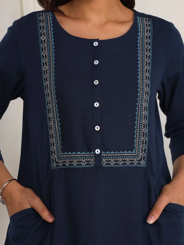 Navy_Blue_Embroidered_Straight_Fit_Kurta
