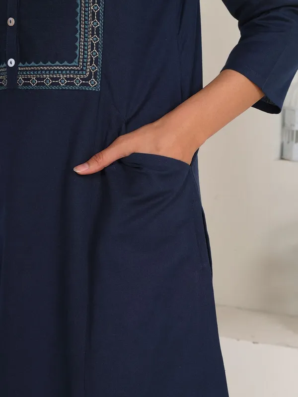 Navy_Blue_Embroidered_Straight_Fit_Kurta