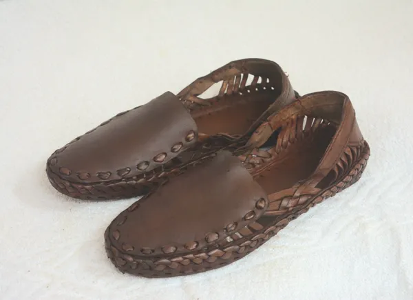 Brown_Textured_Traditional_Mojari_Shoes_for_Woman