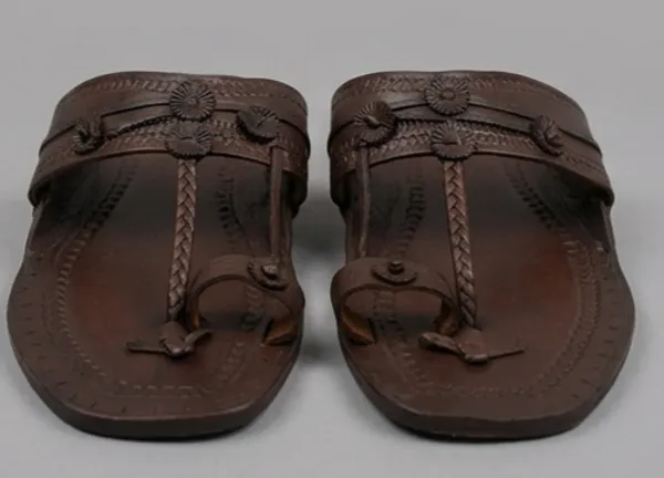 Brown_Ethnic_Kolhapuri_Sandals_for_Woman