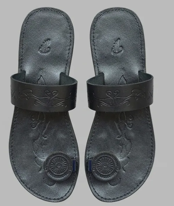 Black_Embellished_Flat_Sandals_for_Woman