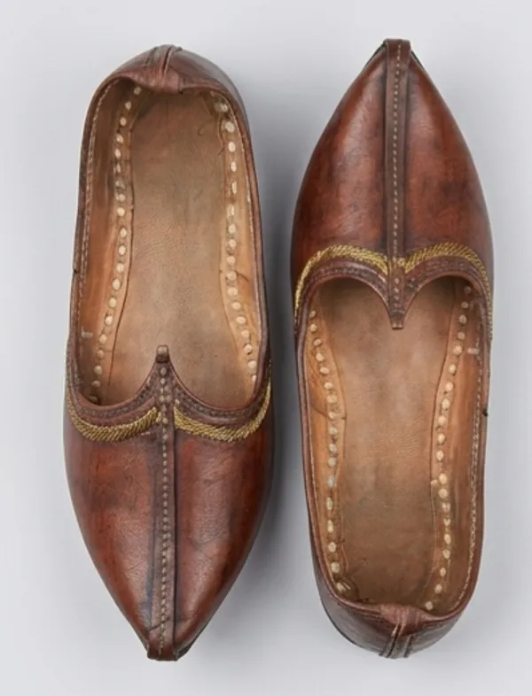 Brown_Embroidered_Jutti_for_Woman