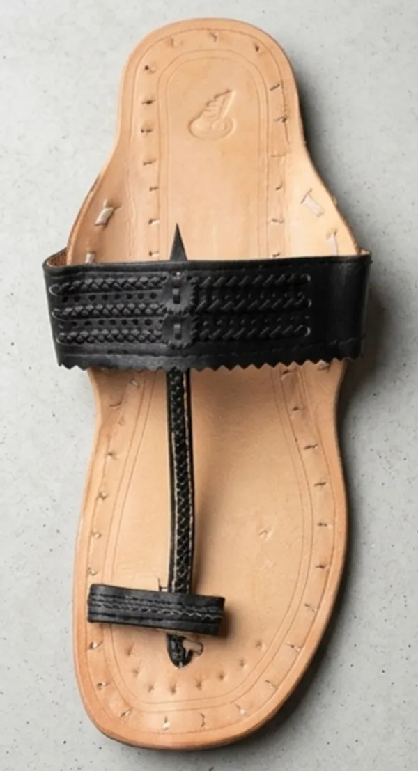 Black_Textured_Ethnic_Sandals_for_Woman