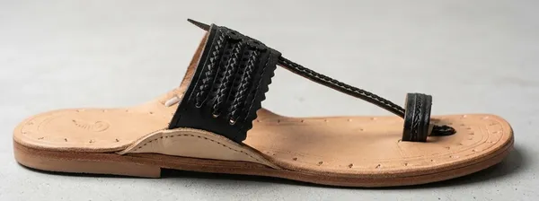 Black_Textured_Ethnic_Sandals_for_Woman