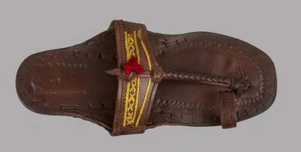 Brown_Leather_Ethnic_Sandals_for_Woman