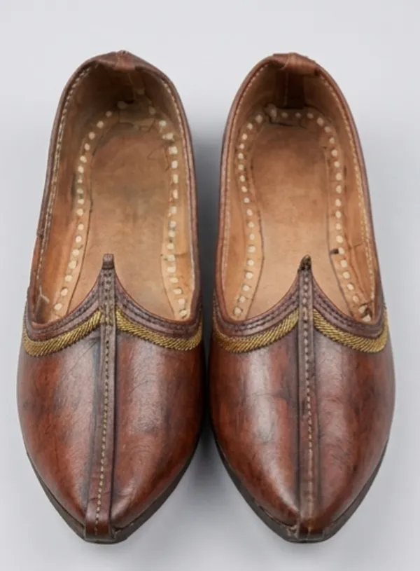 Brown_Embroidered_Jutti_for_Woman