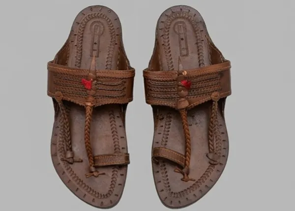 Brown_Leather_Ethnic_Sandals_for_Woman
