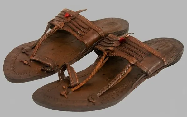 Brown_Leather_Ethnic_Sandals_for_Woman