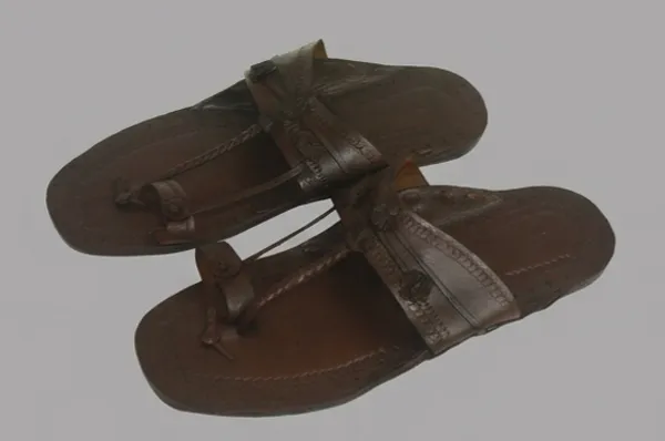 Brown_Ethnic_Kolhapuri_Sandals_for_Woman