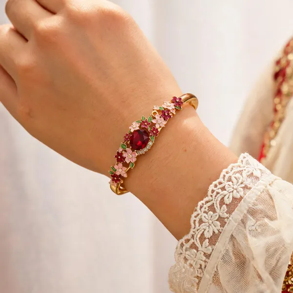 Gold_Anti_Tarnish_Floral_Embellished_Bracelet_For_Women