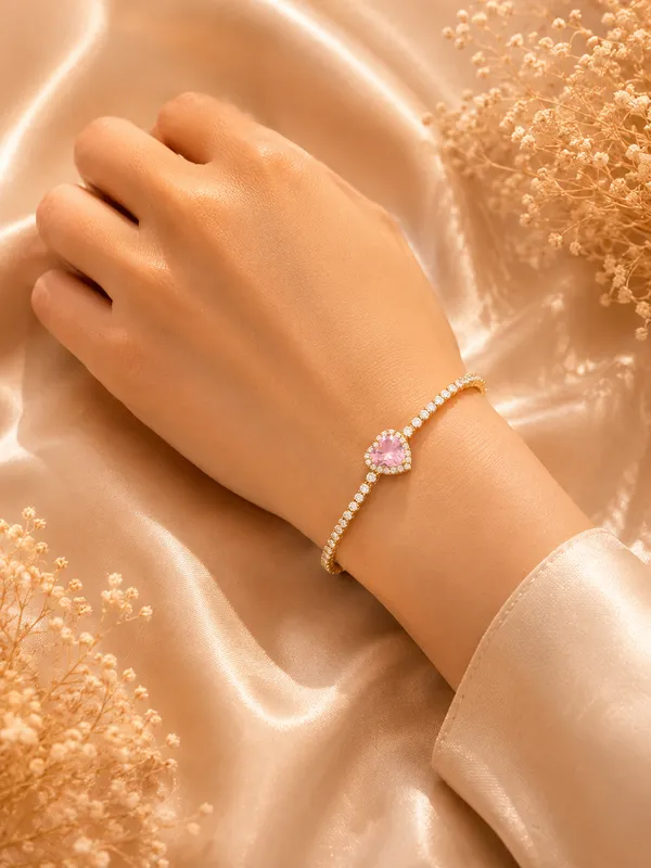 Gold_Anti_Tarnish_Heart_Accent_Bracelet_For_Women