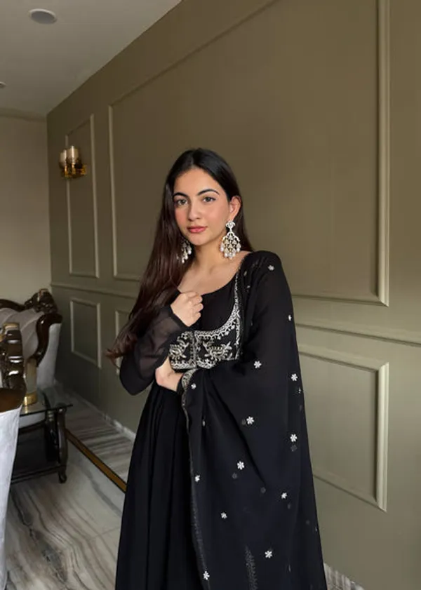 Heavy_Fox_Georgette_Designer_Anarkali_Gown_Set_With_Dupatta