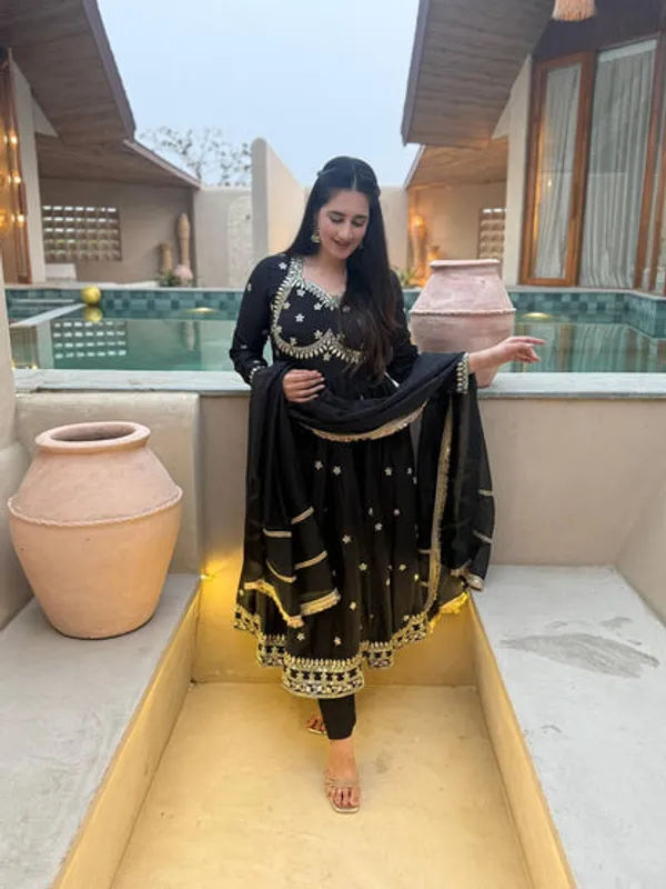 Heavy_Vichitra_Silk_Designer_Anarkali_Suit_With_Embroidery_Organza_Dupatta