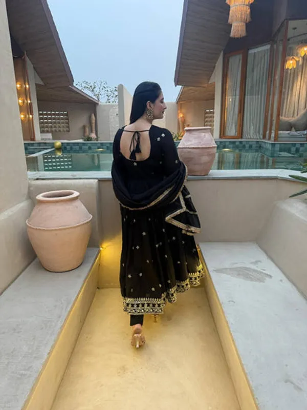 Heavy_Vichitra_Silk_Designer_Anarkali_Suit_With_Embroidery_Organza_Dupatta