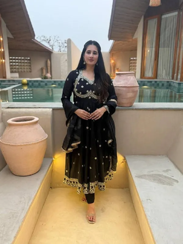 Heavy_Vichitra_Silk_Designer_Anarkali_Suit_With_Embroidery_Organza_Dupatta