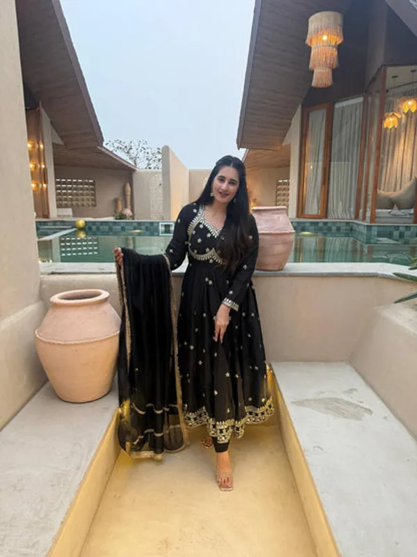 Heavy_Vichitra_Silk_Designer_Anarkali_Suit_With_Embroidery_Organza_Dupatta