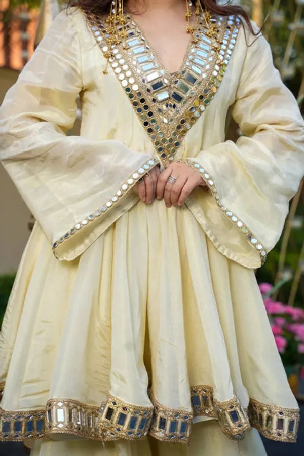 Cosmos_Gold_Zari_Silk_Sharara_Suit_Engagement_Reception