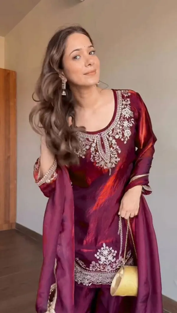 Elegant_Fendy_Silk_Sharara_Set_With_Sequin_Embroidery