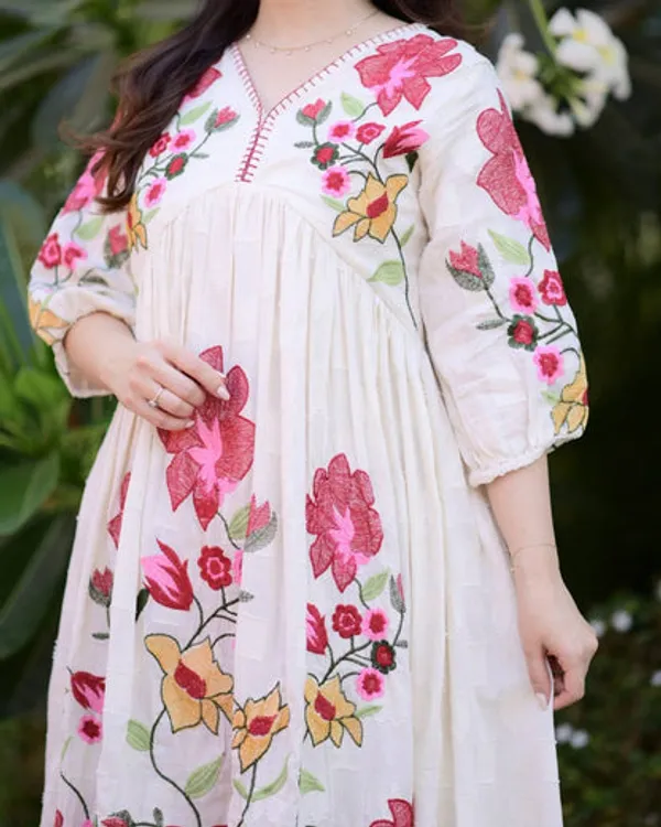 Women'S_Rayon_Embroidered_Kurti_For_Women