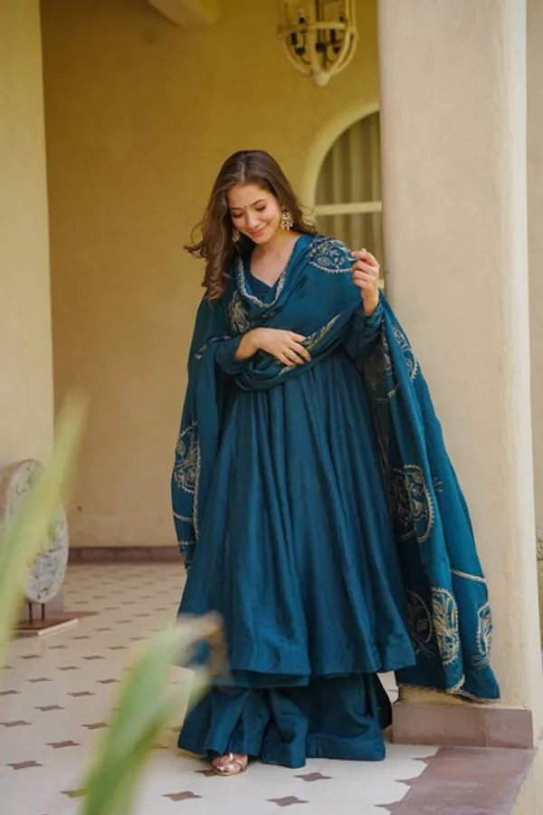 Premium_Heavy_Vichitra_Silk_Anarkali_Suit_Set