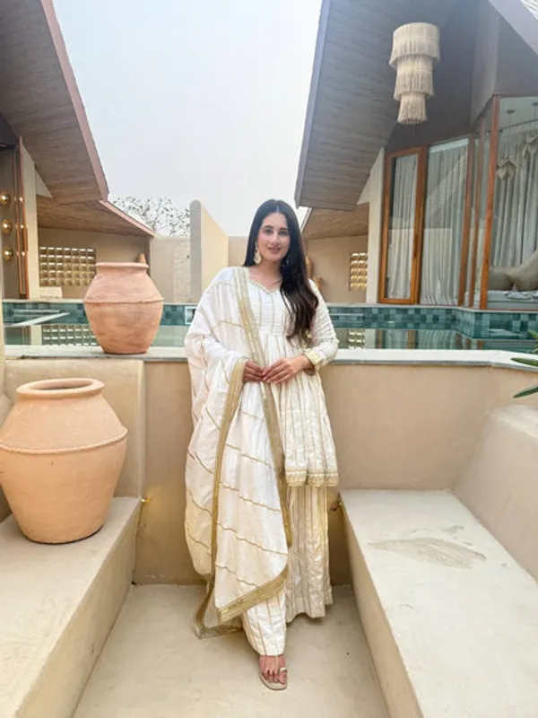 Women'S_Heavy_Cp_Vichitra_Silk_Embroidered_Kurta_Sharara_Set_With_5Mm_Sequence_Work_Lace_Border_Dupatta