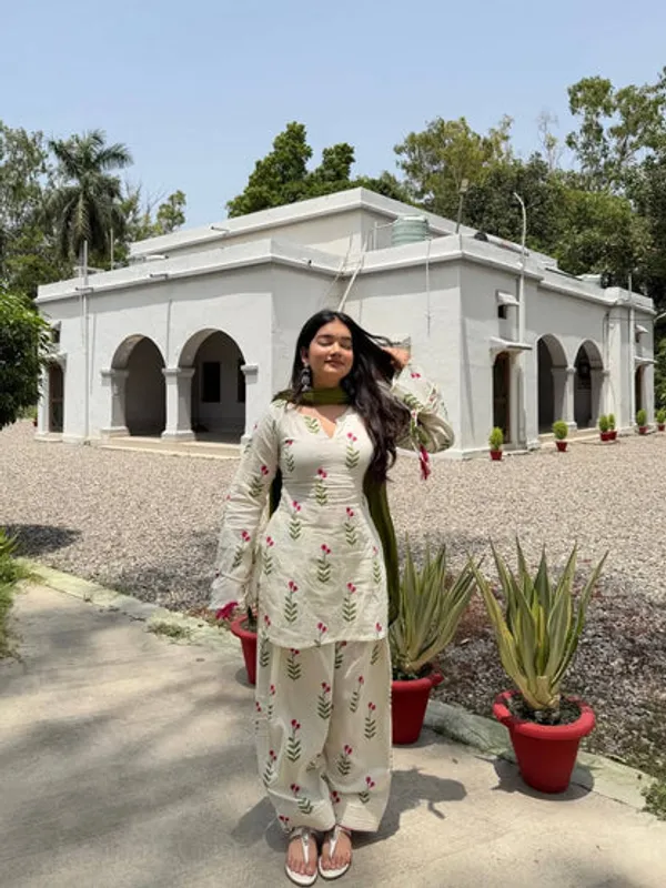 Women'S_Elegant_Cambric_Cotton_Kurti_With_Farshi_Pant_Dupatta