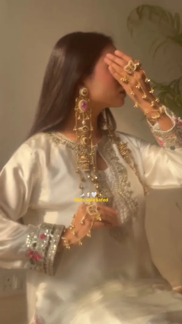 Luxury_Crepe_Silk_Kurta_Pant_Set_With_Heavy_Embroidery_Eid_Traditional_Occasion_Wear