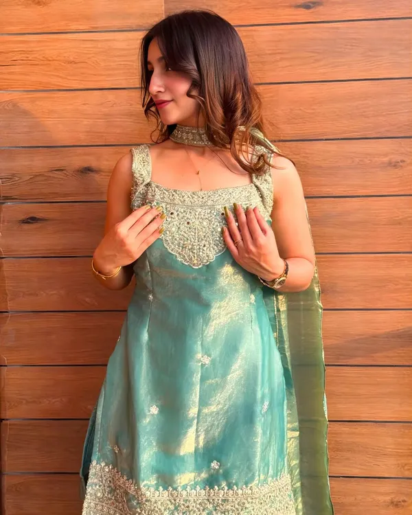 Amrapali_Trend_Mint_Green_Fendy_Silk_Sharara_Set_For_Women_With_Embroidery_Sequin_Mirror_Work_Choker_Dupatta