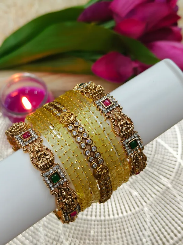 Gold_Tone_Traditional_Embellished_Bangles_Set-1_hand