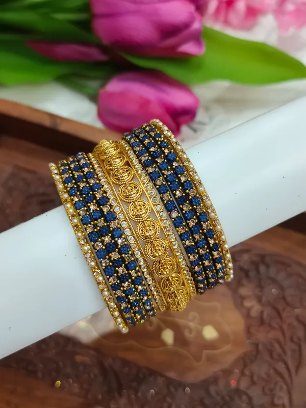 AD_Coun_with_Lakshmi_Combo_Bangles_-1_hand