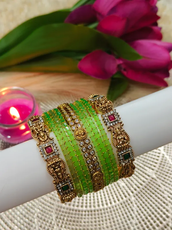 Green_Embellished_Traditional_Bangle_Set-1_hand