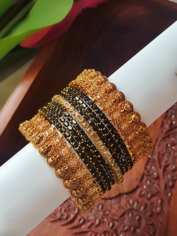 Black_Embellished_combo_with_Antique_for_1_hand