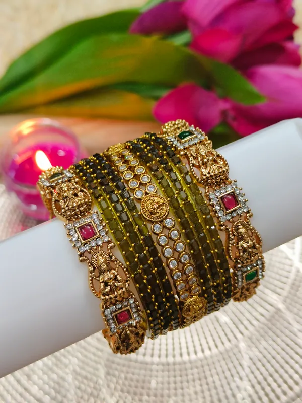 Green_Gold_Traditional_Bangle_Set-1_hand