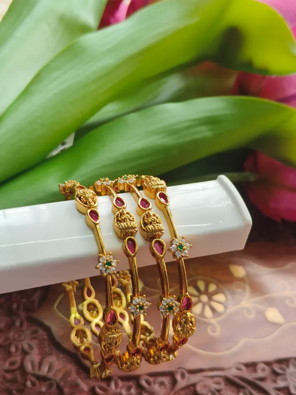 Gold_Tone_Embellished_Bangles_For_Women_(_Pack_Of_4_)