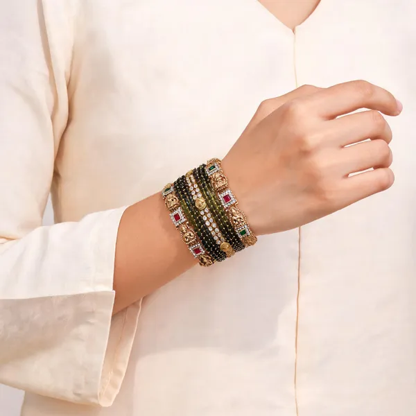 Green_Gold_Traditional_Bangle_Set-1_hand