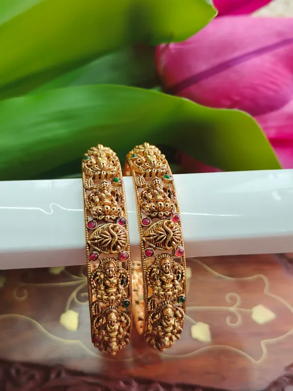 Golden_Traditional_Embellished_Bangles_For_Women_(_Pack_Of_2_)
