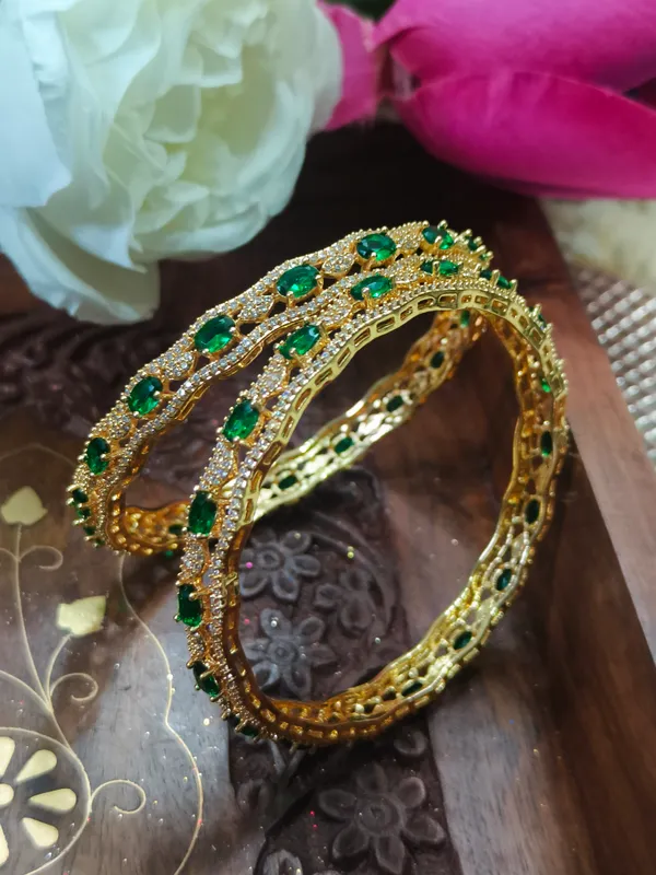 Emerald_Majesty_Wave_Bangles(pack_of_2)