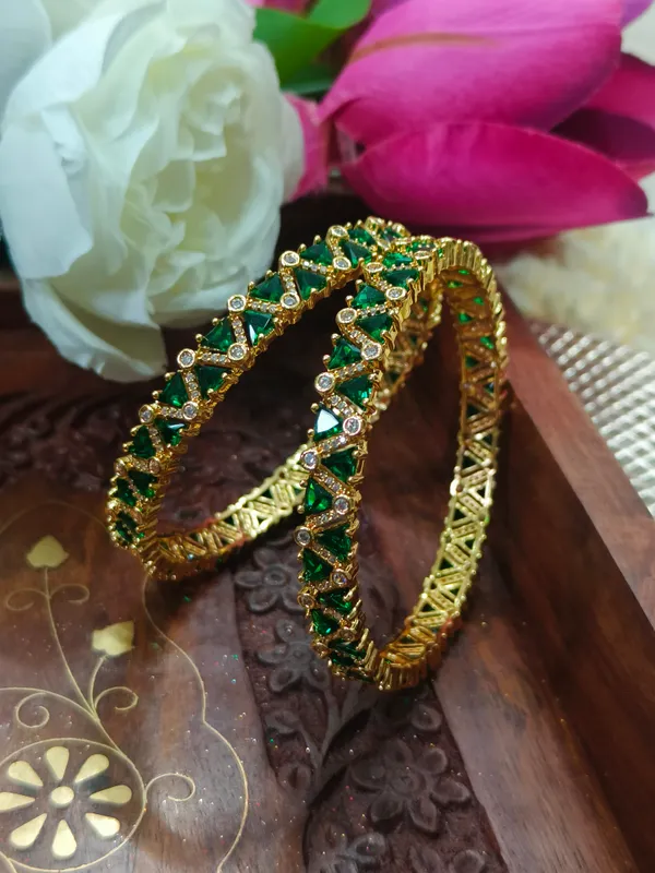 Green_Emerald_Crown_Bangle(pack_of_2)