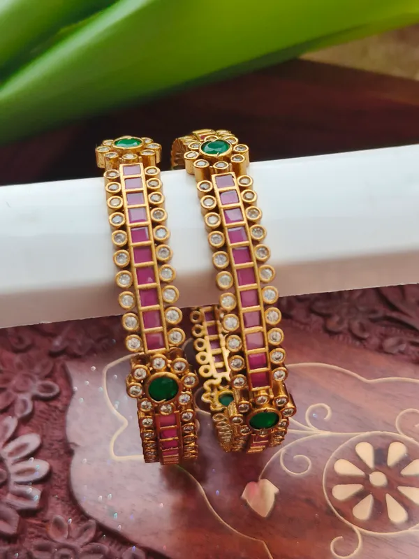 Maharani_Kemp_Stone_Bangles