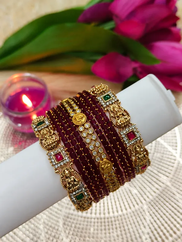 Maroon_Embellished_Traditional_Bangle_Set-1_hand
